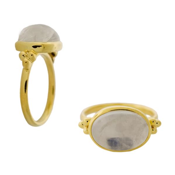 18KT. OVAL BEZEL SET MOONSTONE RING